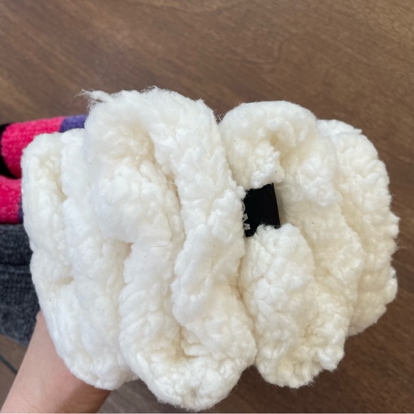 NWT Steve Madden fuzzy fluffy lounge sock set - Picture 5 of 7